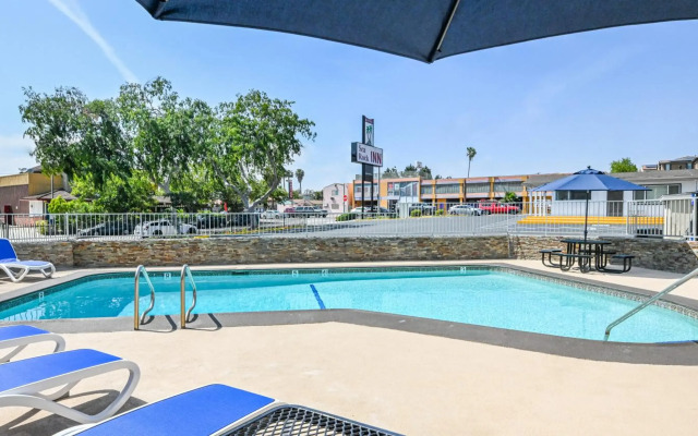 Sea Rock Inn - Long Beach