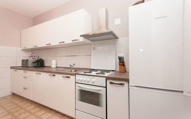 Apartment Dama - 10 m from beach: A1 Sukosan, Zadar riviera