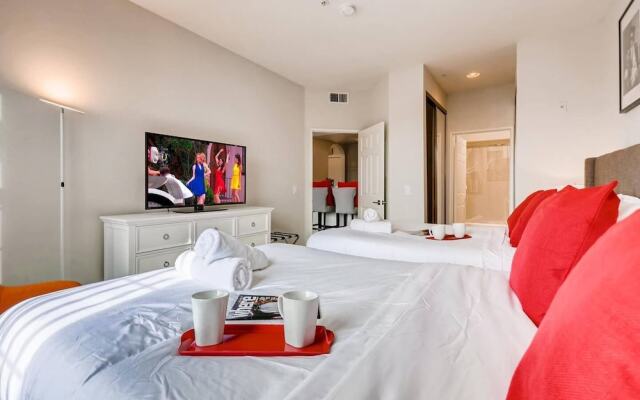 Gorgeous LA LA Land Beverly Hills 2BR - Fast Wifi - Free Parking! (BW2)