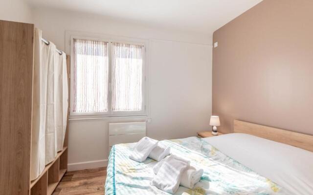 Ideally Located Furnished Townhouse With 3 Bedrooms Parking & Garden