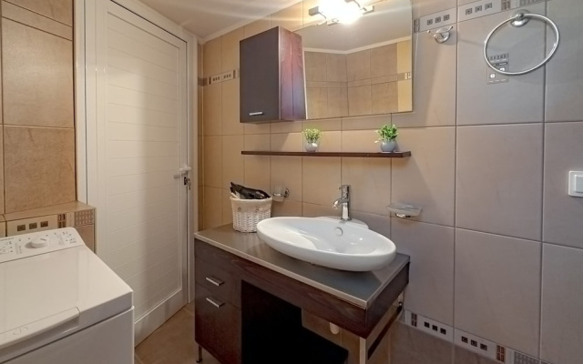 M N Luxury Apartment Sea View