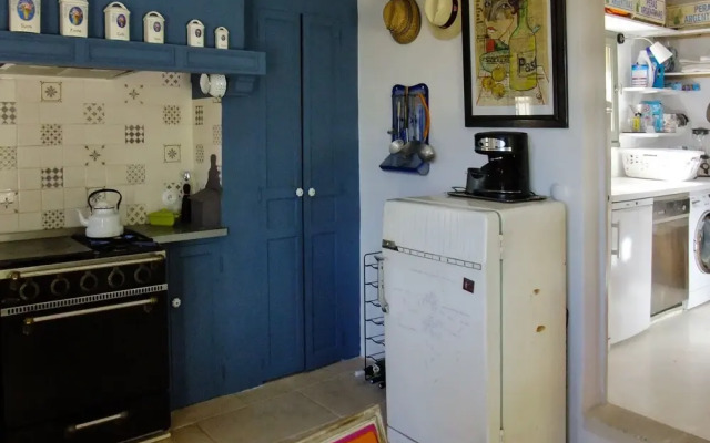 Villa With 4 Bedrooms in Maussane-les-alpilles, With Wonderful Mountai