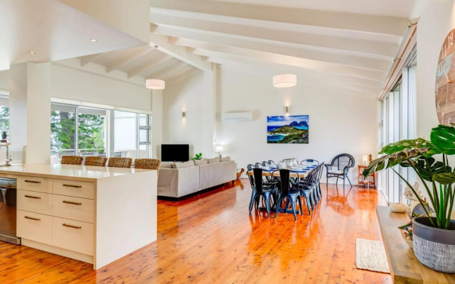 Harlequin Beach House 4pm Check Out Sundays