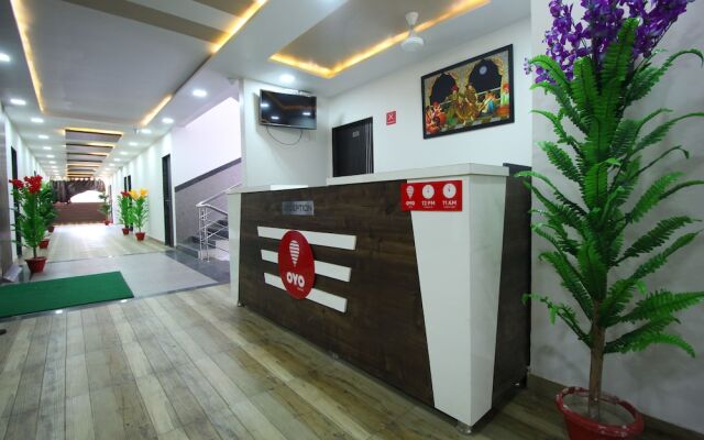 OYO 8864 Hotel Royal City