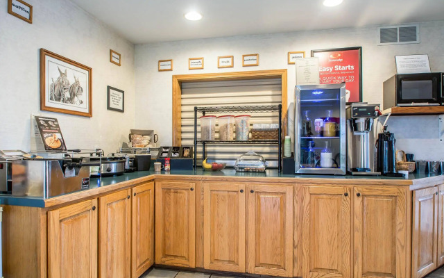 Econo Lodge Inn & Suites Lake Of The Ozarks