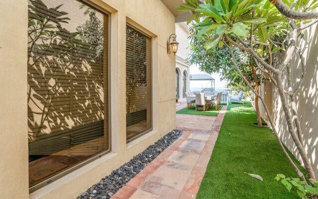 5BR Beach & pool villa in Palm