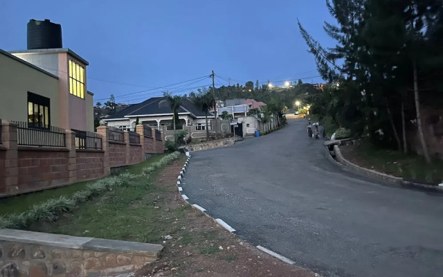 The Mugabi's Spacious Private Room