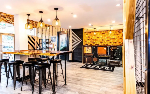 Crash Hotel Squamish