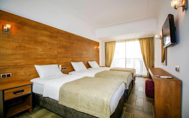 Aurasia Beach Hotel