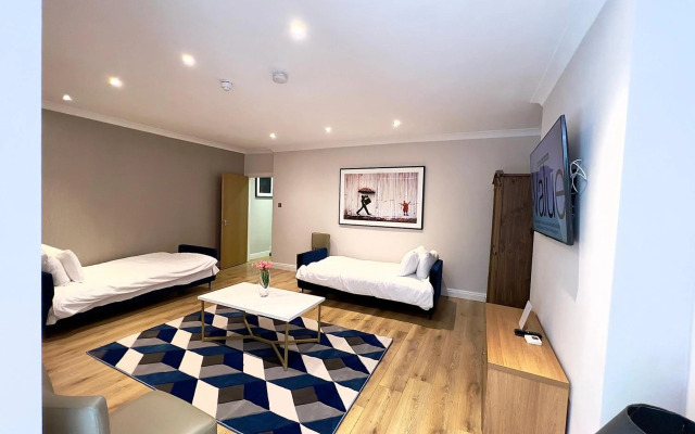 Spacious Two Bedroom Apartment in Westminster