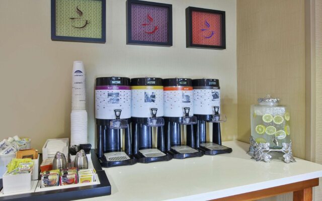 Hampton Inn Commerce Novi