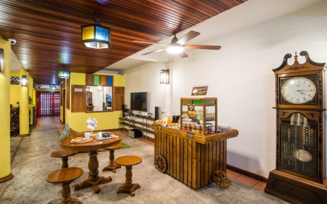 Banthat Thong Hostel