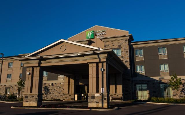 Holiday Inn Express & Suites Thunder Bay, an IHG Hotel