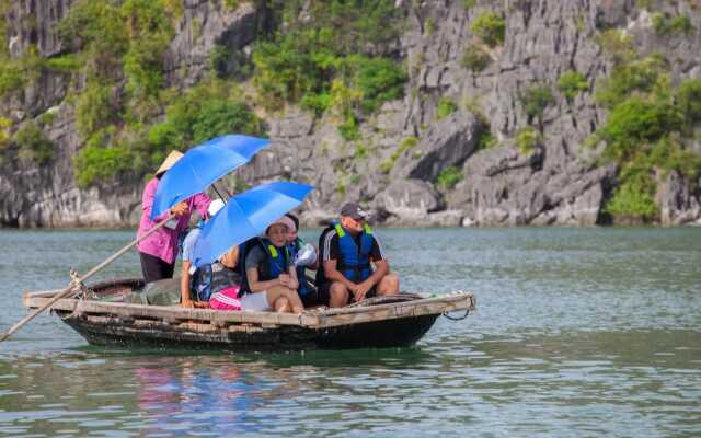 Verdure Lotus Grandeur Cruise