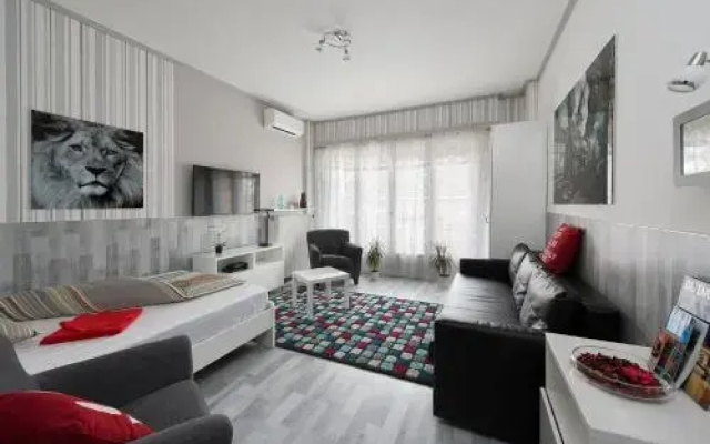 Monroe Central Budapest