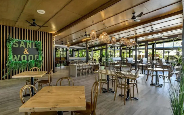 Kingfisher Bay Resort