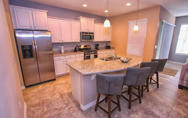 4970 Trafalgar Village