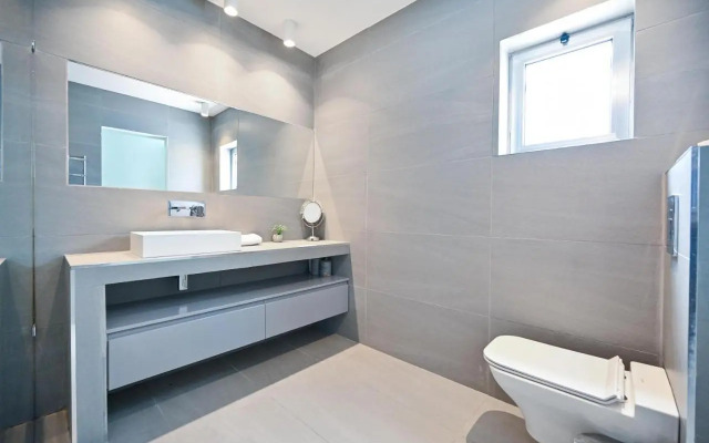 Relaxing 3BR in Ben yehuda 66 by HolyGuest