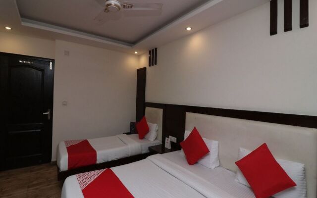 OYO 27823 Hotel Sahib