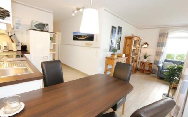 Kurparkresidenz Baabe - Ferienwohnung Meeresgarten mit Terrasse