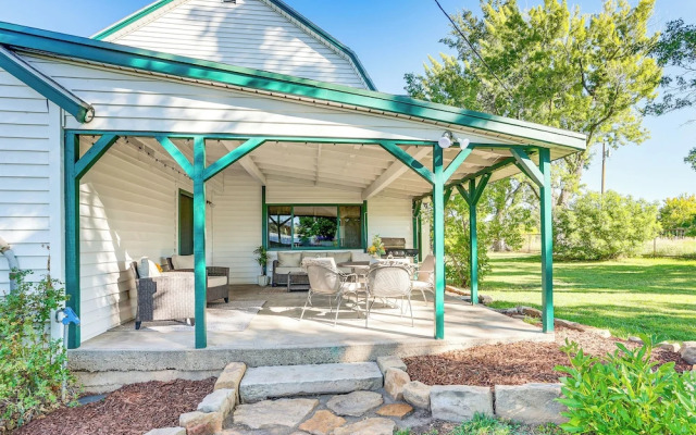 Patio & Mountain Views: Farmhouse in Mancos!