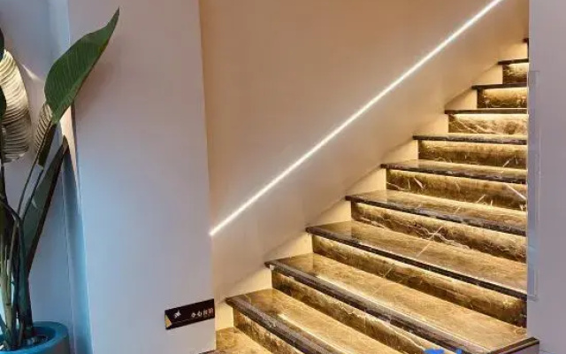 Yunshangyue Starry Sky Audio-Visual Hotel (Ruoergai People's Government Branch)