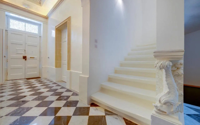 Traditional Maltese Townhouse wt Terrace and Pool