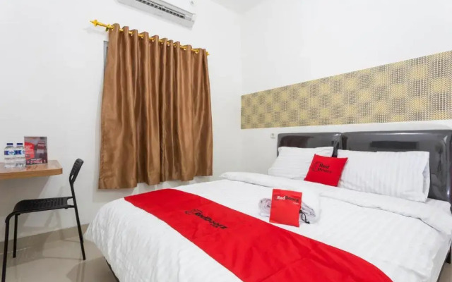 RedDoorz Plus @ Boulevard Residence BSD