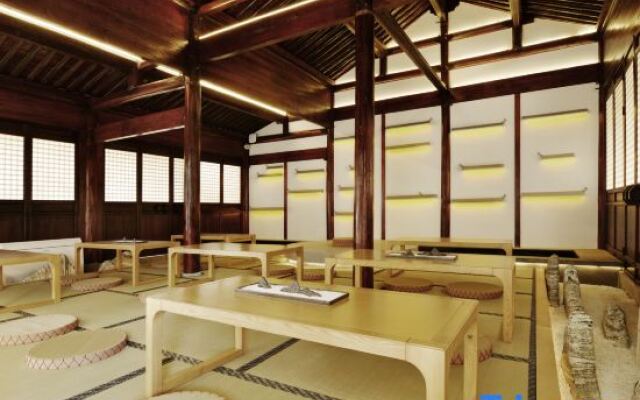 Ningbo Cloud Hotel (Cicheng Ancient County Chengchenghuang Temple)
