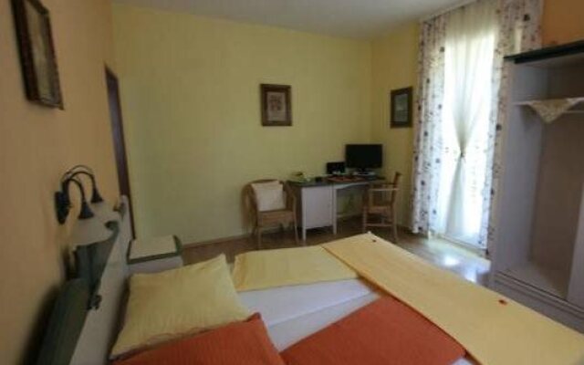 Hotel Mayerling Adults only