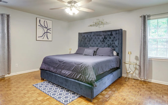 Walk to Graceland: Spacious Memphis Home!