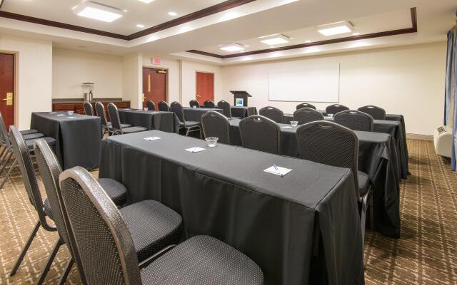 Holiday Inn Express & Suites Philadelphia - Mt. Laurel by IHG
