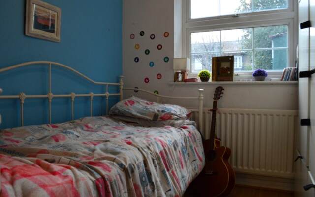 3 Bedroom Family Home Near The DLR