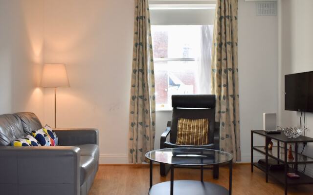 Bright 1 Bedroom Apartment in City Centre