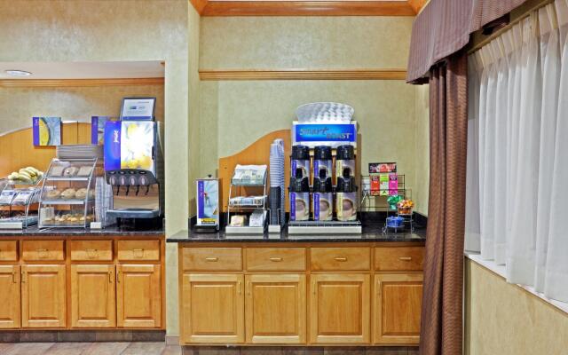 Clarion Pointe Medford