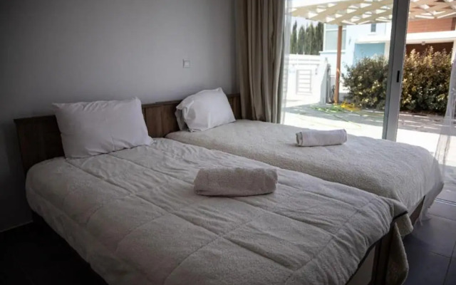 Remarkable 3-bed House in Paralimni