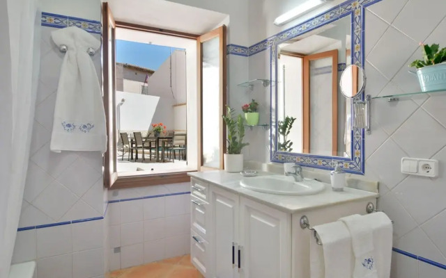 Mallorca Town House with Pool Beaches 20 Mints