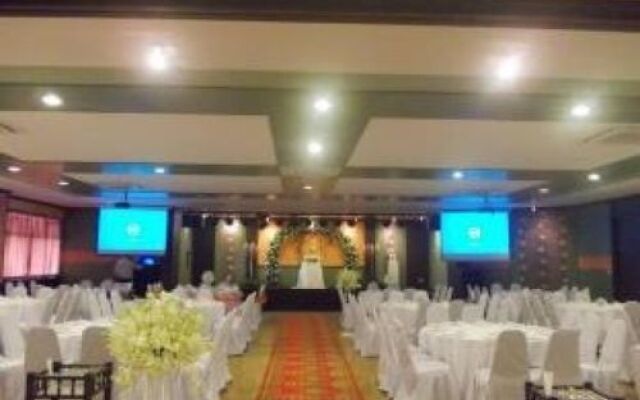 OYO 565 Trang Hotel