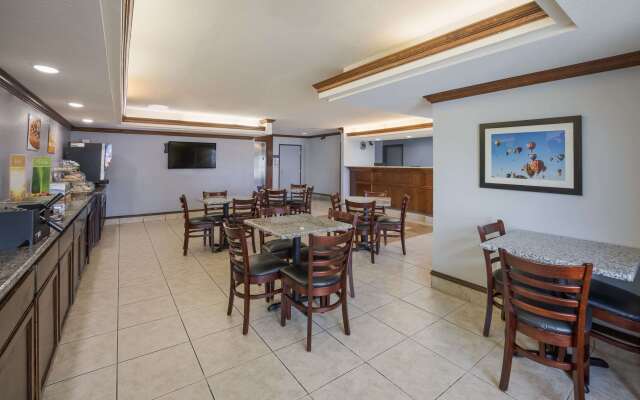 Quality Inn & Suites Clayton, NM