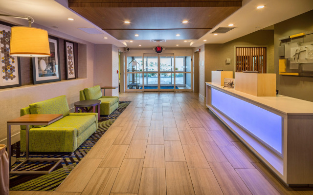 Holiday Inn Express and Suites Modesto, an IHG Hotel