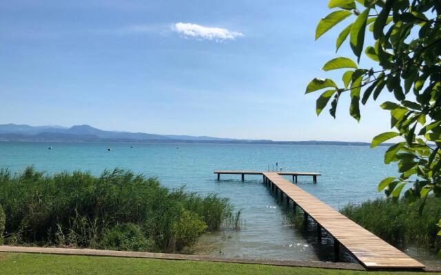 Lake Front Luxury Suites (Adults Only)