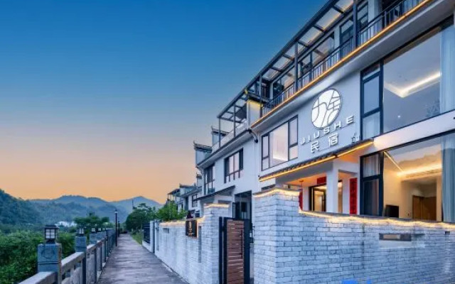 Wuyuan Jiushe B&B