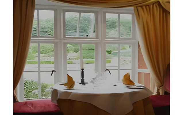 Maenan Abbey Hotel