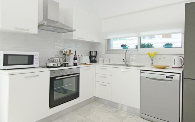 Caren Paralimni in Paralimni