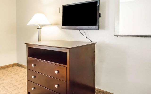 Quality Inn & Suites By the Parks