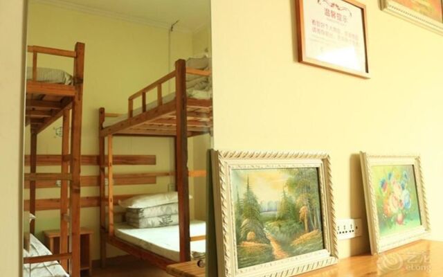 Luoyang Yijia International Youth Hostel
