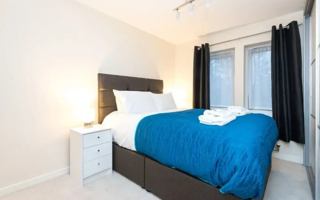 Modern Smart Open Plan Living With Free Parking