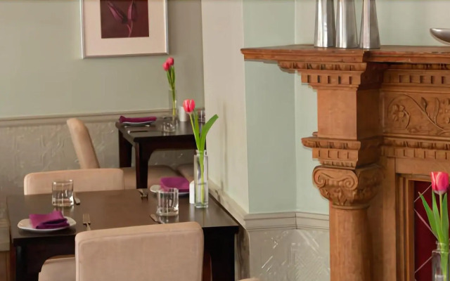 The Warwick Arms Hotel