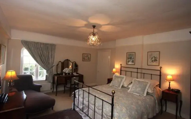Lee Manor