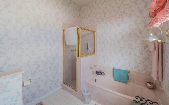 Lopez Lane 1302 by White Pelican VR